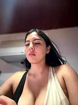 Snapshot of MarianaBenz chatting on January 10, 2026, 11:31 pm MarianaBenz online show from January 10, 2026, 11:31 pm