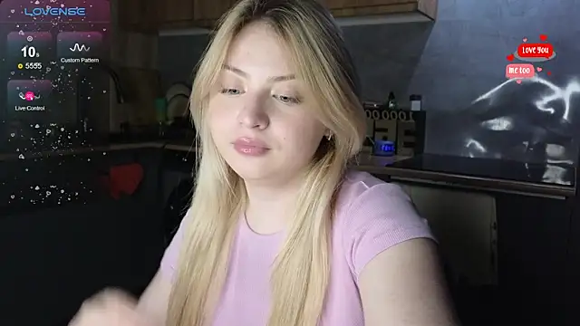 shy blondiee online show from June 3, 2026, 10:37 pm