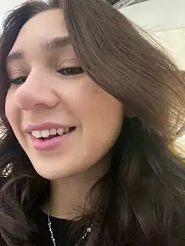 QuitieLia online show from December 10, 2024, 3:22 pm