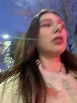 QuitieLia online show from December 19, 2024, 2:13 pm