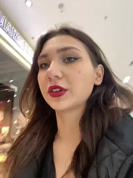 QuitieLia online show from December 29, 2024, 1:17 pm