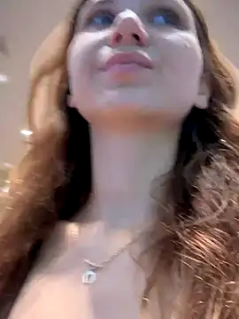 QuitieLia online show from September 10, 2025, 9:42 am