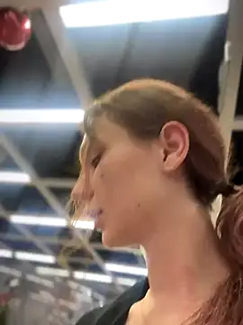 QuitieLia online show from October 25, 2025, 8:22 am