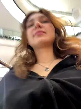 QuitieLia online show from November 20, 2025, 8:36 am