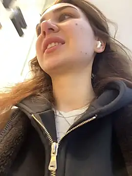 QuitieLia online show from March 22, 2026, 7:23 am