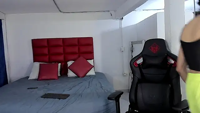 LyonGallego  online show from October 13, 2025, 6:13 am