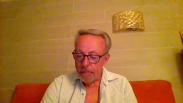 Snapshot of tuggy59 chatting on June 2, 2026, 3:52 am tuggy59 online show from June 2, 2026, 3:52 am