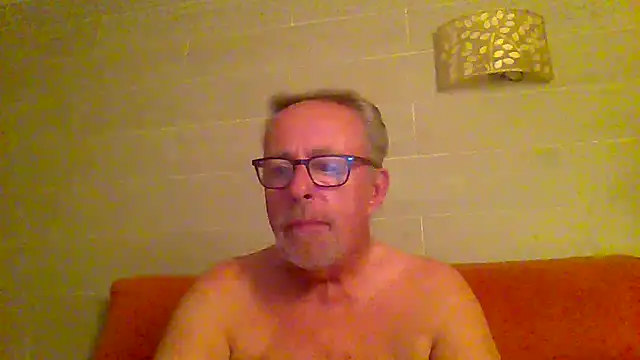 Snapshot of tuggy59 chatting on June 9, 2026, 3:29 am tuggy59 online show from June 9, 2026, 3:29 am