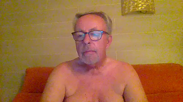 Snapshot of tuggy59 chatting on June 25, 2026, 4:45 am tuggy59 online show from June 25, 2026, 4:45 am