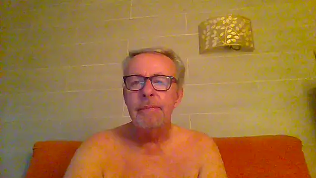 Snapshot of tuggy59 chatting on June 27, 2026, 5:01 am tuggy59 online show from June 27, 2026, 5:01 am