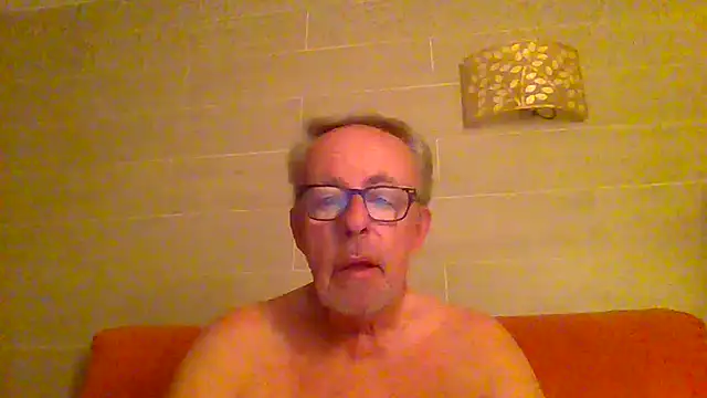 Snapshot of tuggy59 chatting on July 1, 2026, 3:19 am tuggy59 online show from July 1, 2026, 3:19 am