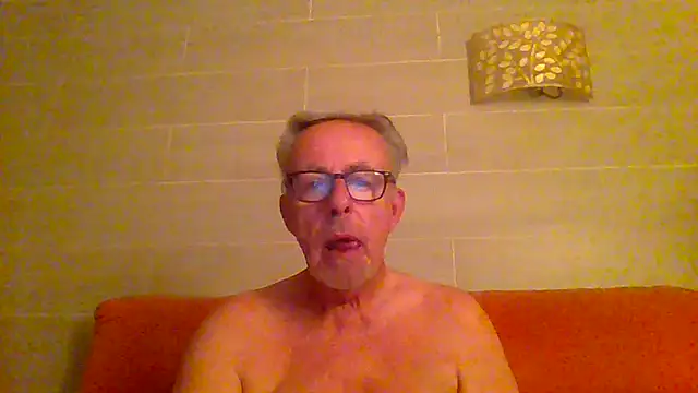 Snapshot of tuggy59 chatting on July 14, 2026, 4:17 am tuggy59 online show from July 14, 2026, 4:17 am