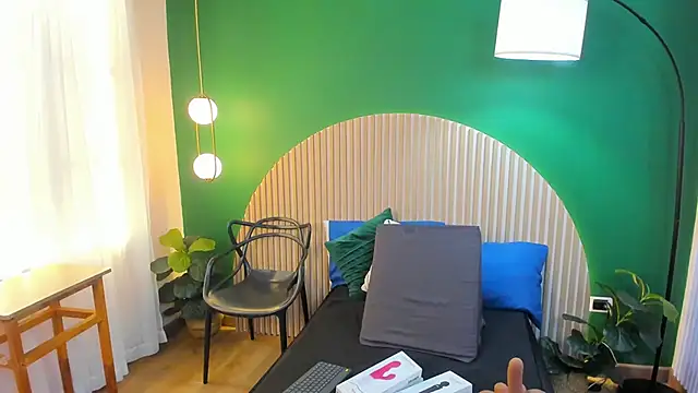 taylor bennet online show from September 28, 2025, 12:10 pm