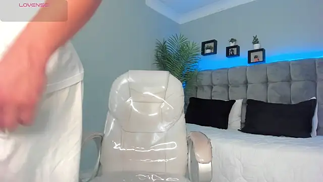 Alex cute77 online show from April 13, 2026, 12:10 pm