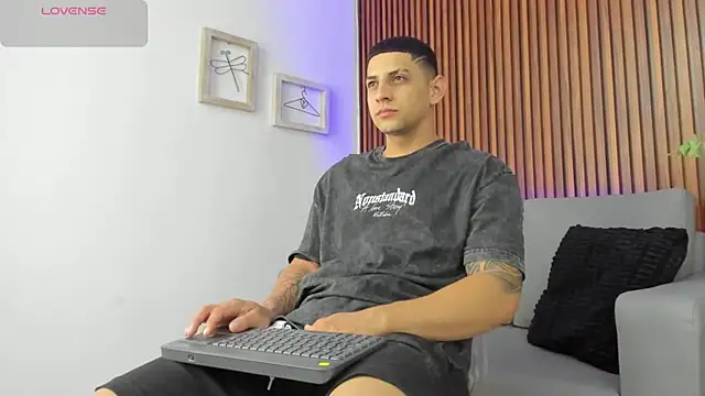 Alex cute77 online show from April 17, 2026, 12:08 pm