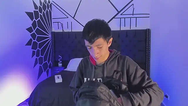 Snapshot of DereckCooperr chatting on February 16, 2025, 9:05 pm DereckCooperr online show from February 16, 2025, 9:05 pm
