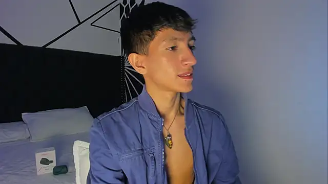 Snapshot of DereckCooperr chatting on March 20, 2025, 2:51 am DereckCooperr online show from March 20, 2025, 2:51 am