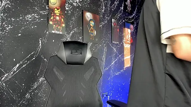 DereckCooperr online show from November 21, 2025, 10:30 pm