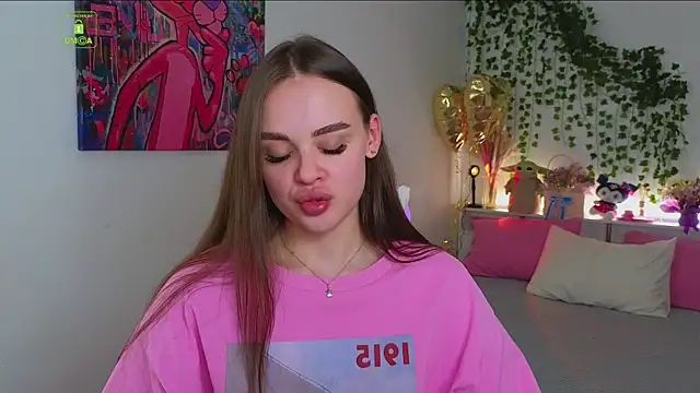 KristenSayles online show from September 20, 2025, 2:29 pm