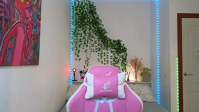 KristenSayles online show from October 26, 2025, 5:19 pm