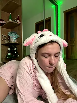 Snapshot of freiiaflower chatting on December 21, 2025, 3:57 am freiiaflower online show from December 21, 2025, 3:57 am