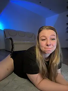 Snapshot of freiiaflower chatting on April 12, 2026, 3:22 am freiiaflower online show from April 12, 2026, 3:22 am