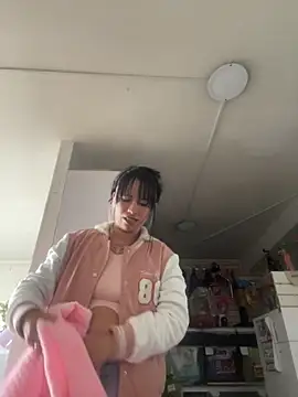 Snapshot of monserrat_towers chatting on October 14, 2025, 12:28 pm monserrat towers online show from October 14, 2025, 12:28 pm