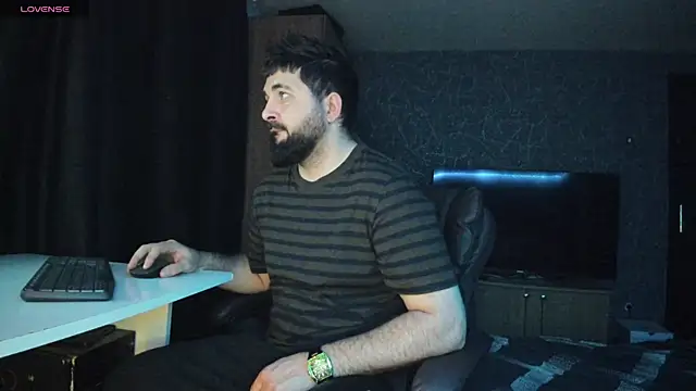 Eduu2322 online show from January 3, 2025, 9:15 pm