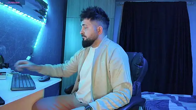 Eduu2322 online show from February 11, 2025, 11:01 pm