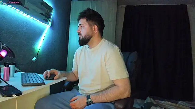 Eduu2322 online show from March 3, 2025, 10:42 pm