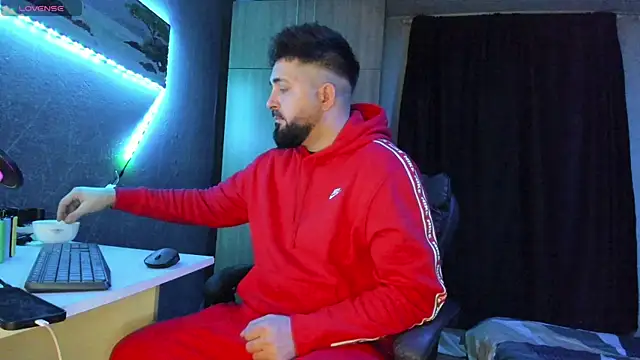 Eduu2322 online show from March 5, 2025, 10:32 pm