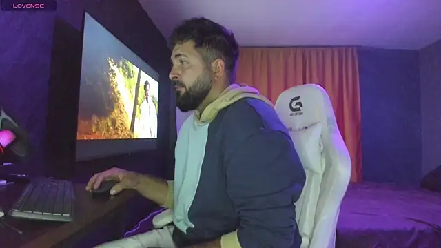 Eduu2322 online show from October 3, 2025, 9:23 pm