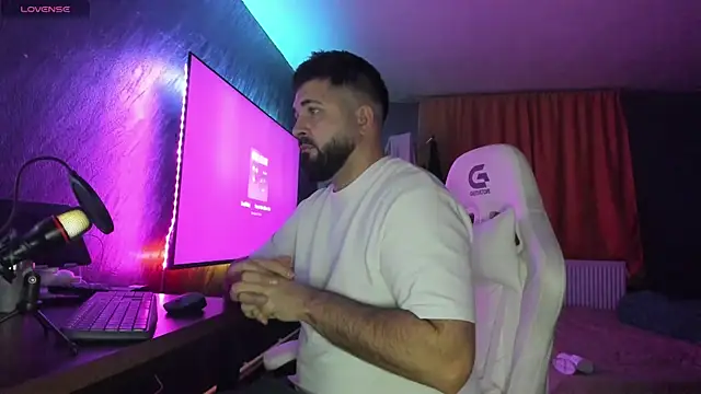 Eduu2322 online show from December 17, 2025, 10:38 pm