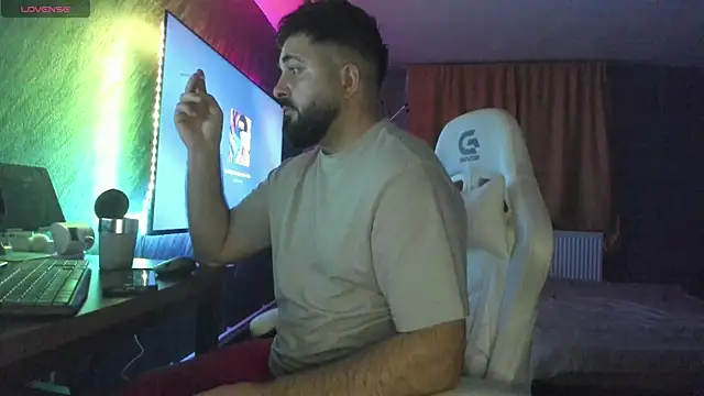 Eduu2322 online show from December 19, 2025, 10:28 pm