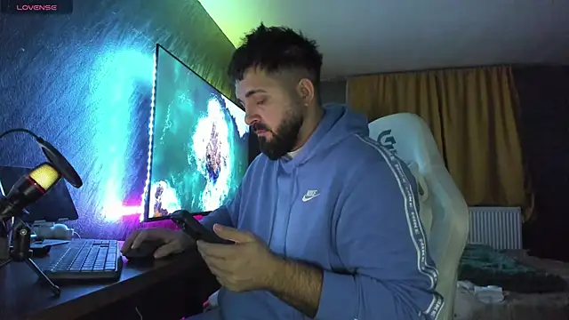 Eduu2322 online show from December 22, 2025, 9:34 pm