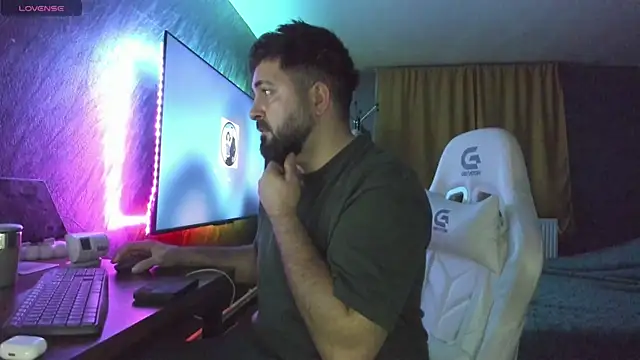 Eduu2322 online show from February 4, 2026, 10:36 pm