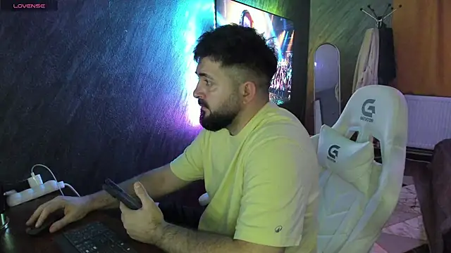 Eduu2322 online show from April 10, 2026, 9:52 pm