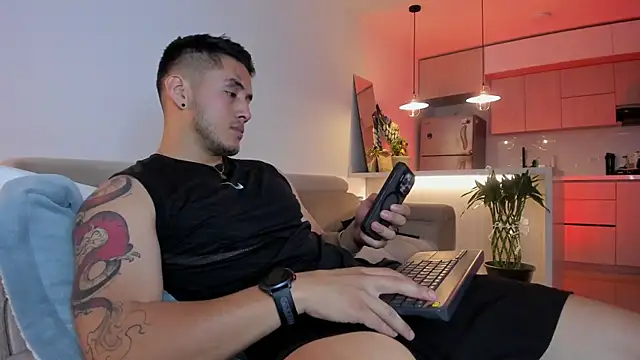 Snapshot of Chriskyle_ chatting on December 2, 2024, 11:07 pm Chriskyle online show from December 2, 2024, 11:07 pm