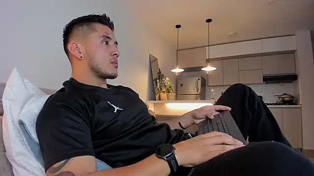 Snapshot of Chriskyle_ chatting on December 3, 2024, 11:11 am Chriskyle online show from December 3, 2024, 11:11 am