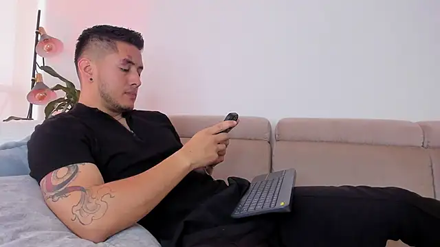 Snapshot of Chriskyle_ chatting on December 4, 2024, 1:20 pm Chriskyle online show from December 4, 2024, 1:20 pm