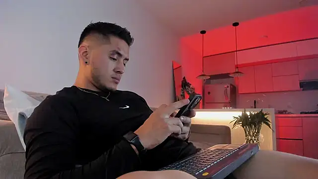 Snapshot of Chriskyle_ chatting on December 8, 2024, 12:07 am Chriskyle online show from December 8, 2024, 12:07 am