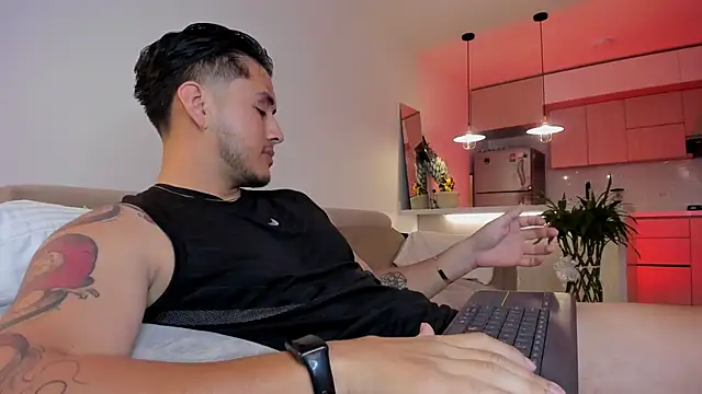 Snapshot of Chriskyle_ chatting on September 18, 2025, 12:12 am Chriskyle online show from September 18, 2025, 12:12 am