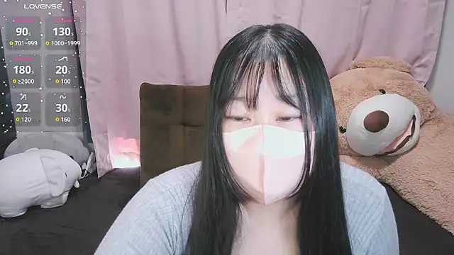 yuinyan3150 online show from September 21, 2025, 4:47 am