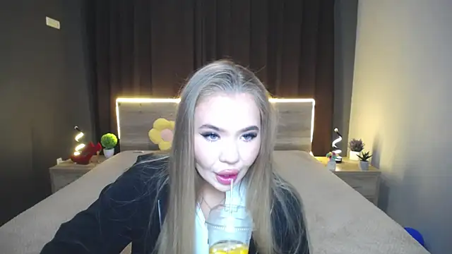 Snapshot of StacyYellig chatting on October 7, 2025, 7:11 pm StacyYellig online show from October 7, 2025, 7:11 pm