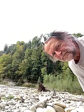 Snapshot of artXhibitor chatting on October 7, 2025, 1:41 pm artXhibitor online show from October 7, 2025, 1:41 pm