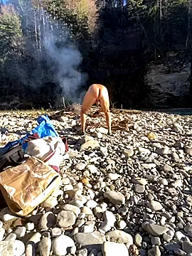 Snapshot of artXhibitor chatting on November 5, 2025, 2:06 pm artXhibitor online show from November 5, 2025, 2:06 pm