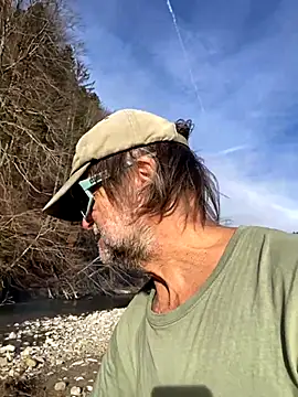 Snapshot of artXhibitor chatting on November 28, 2025, 1:03 pm artXhibitor online show from November 28, 2025, 1:03 pm