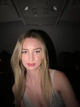 Snapshot of EvieEvans chatting on January 22, 2025, 8:38 pm EvieEvans online show from January 22, 2025, 8:38 pm