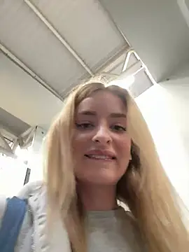 Snapshot of EvieEvans chatting on February 19, 2025, 3:49 pm EvieEvans online show from February 19, 2025, 3:49 pm