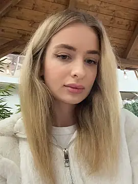 Snapshot of EvieEvans chatting on March 5, 2025, 5:50 pm EvieEvans online show from March 5, 2025, 5:50 pm